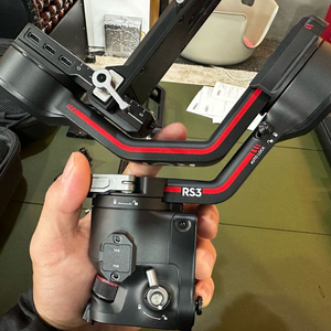 DJI RS 3 Combo 카메라짐벌