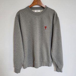 L 아미 그레이 스몰 하트자수 맨투맨 E21HJ007