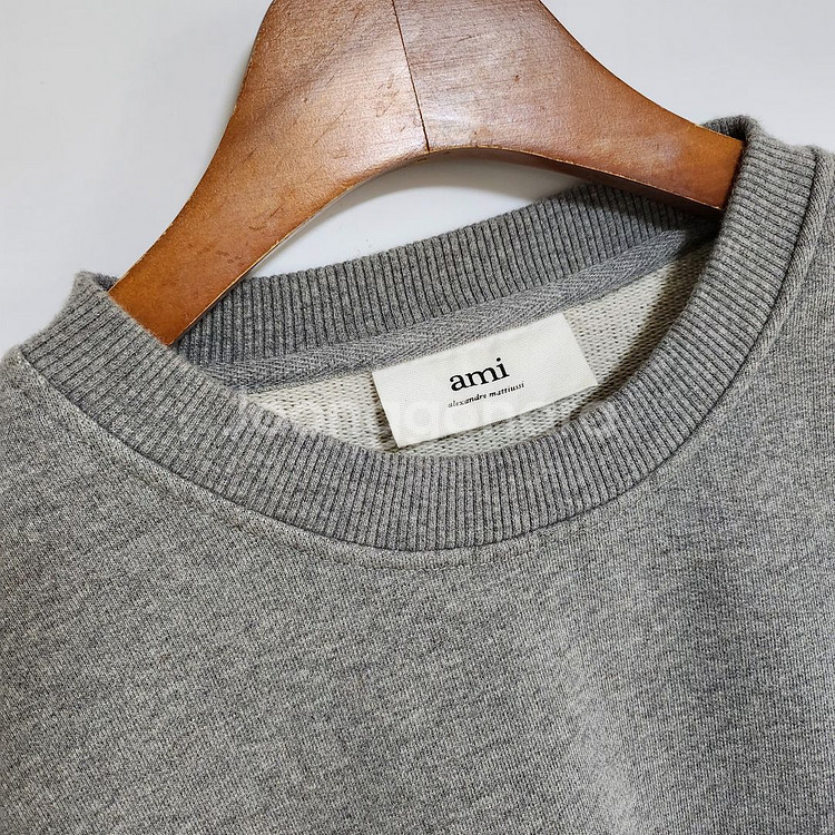 L 아미 그레이 스몰 하트자수 맨투맨 E21HJ007--1