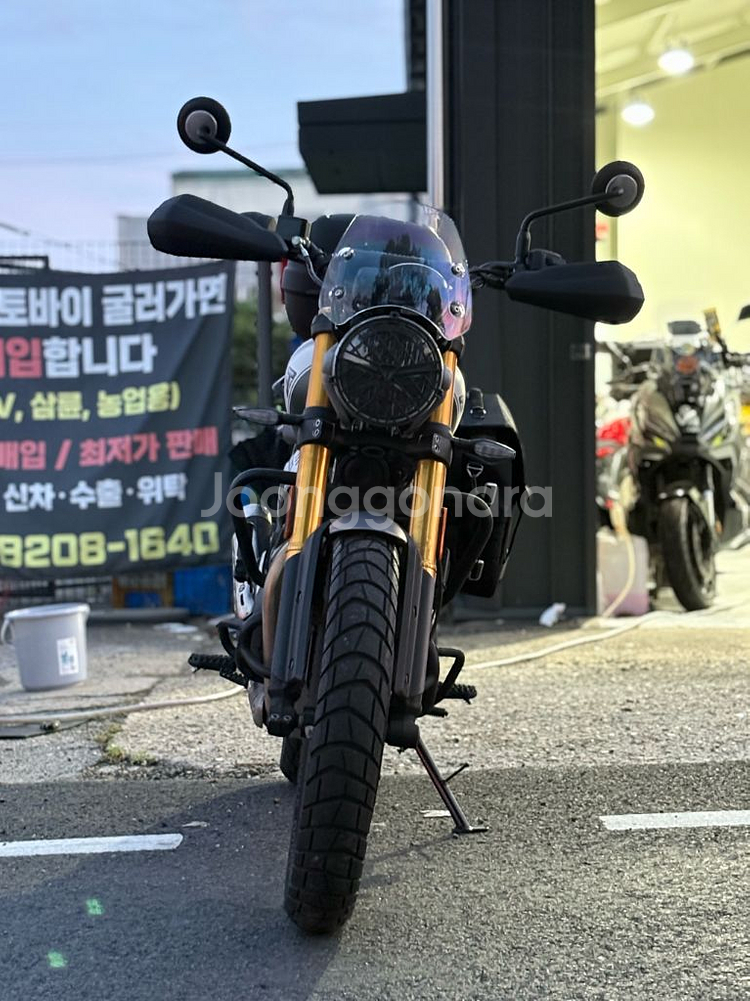 트라이엄프 스크램블러400x--1