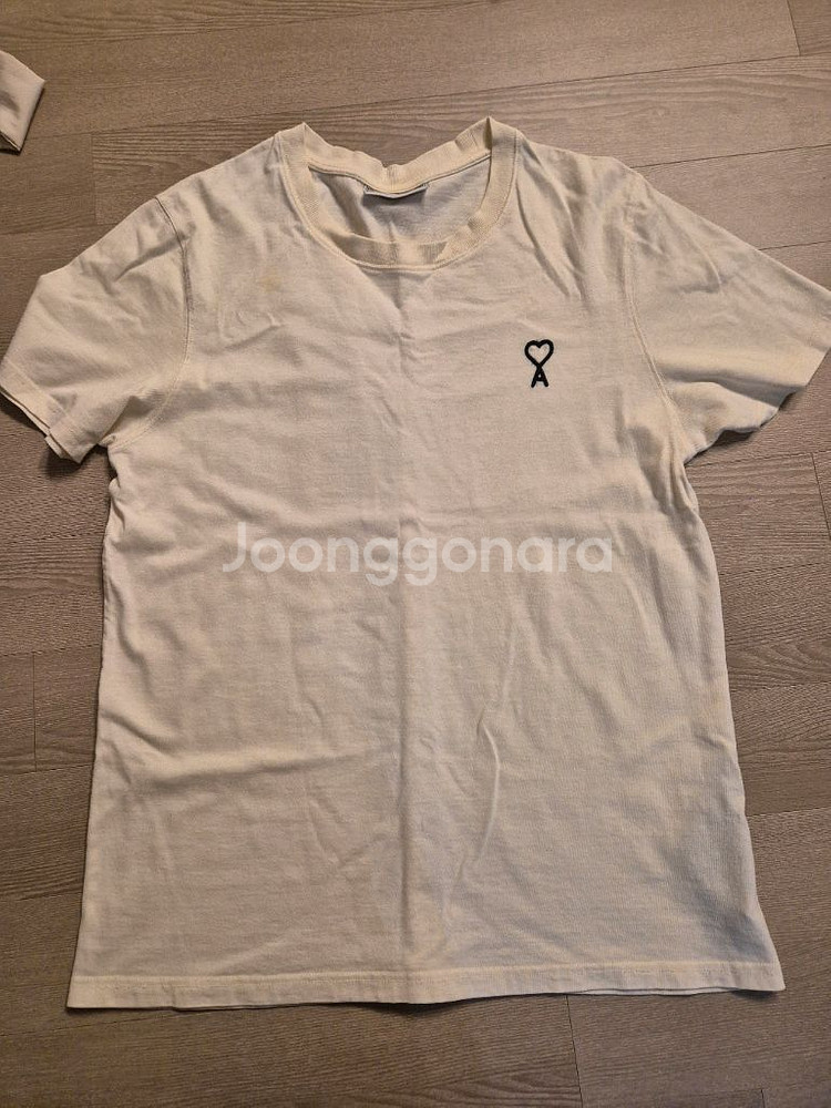 [정품] 아미 AMI 하트 로고 반팔 티셔츠 아이보리--0