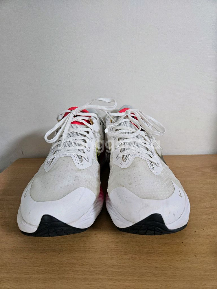 윈플로8 270사이즈 런닝화--1