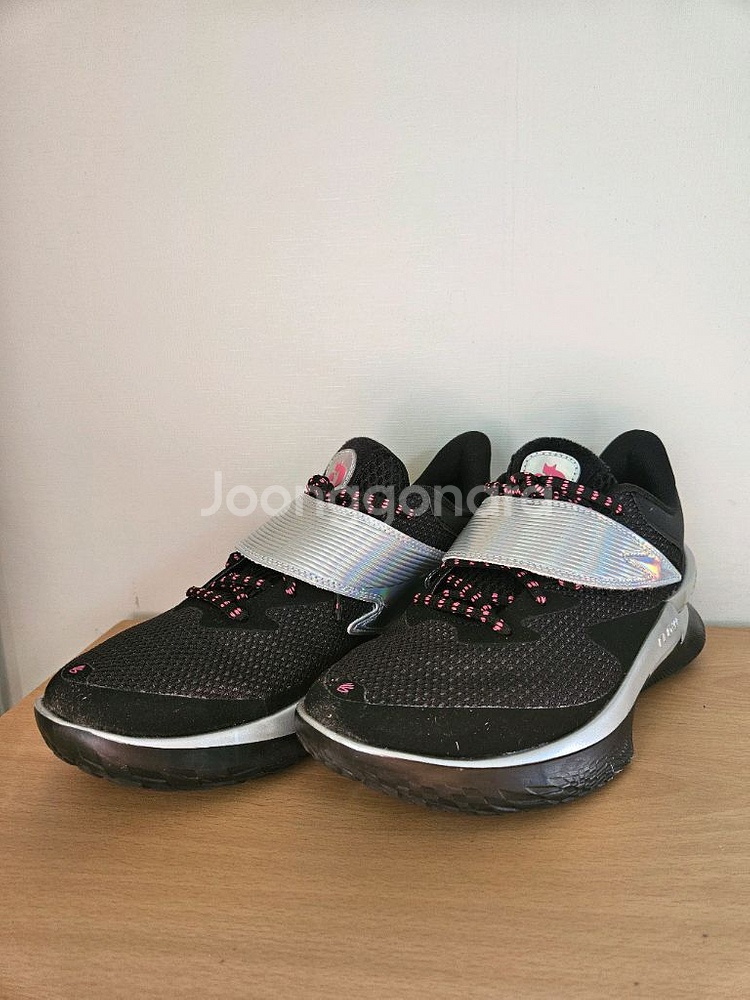 언더아머 커리 팍스1 270사이즈 농구화(택포)--0