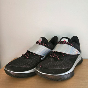 언더아머 커리 팍스1 270사이즈 농구화(택포)