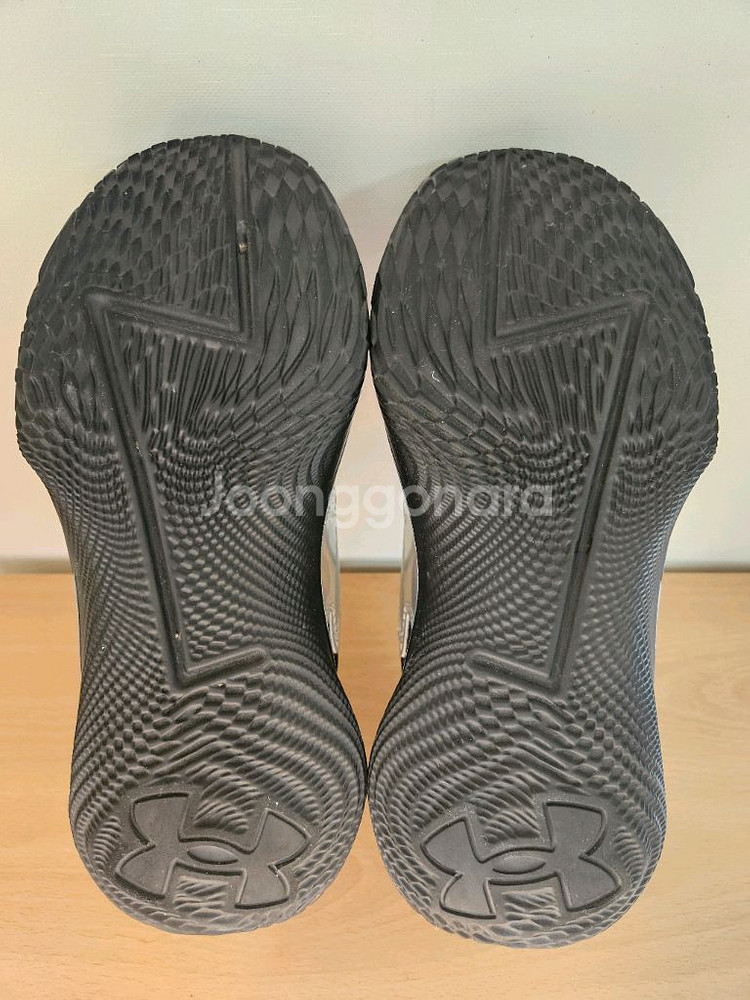 언더아머 커리 팍스1 270사이즈 농구화(택포)--5