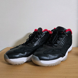 조던 11 로우 IE 브레드 270사이즈 농구화(택포)