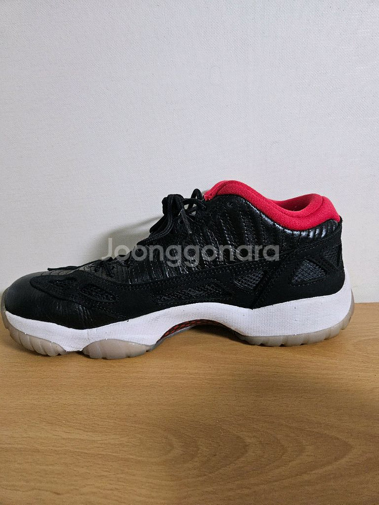 조던 11 로우 IE 브레드 270사이즈 농구화(택포)--7