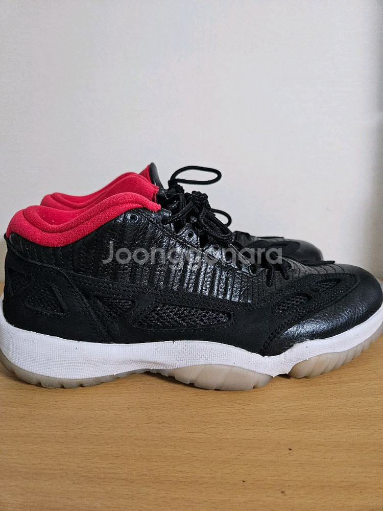 조던 11 로우 IE 브레드 270사이즈 농구화(택포)--5