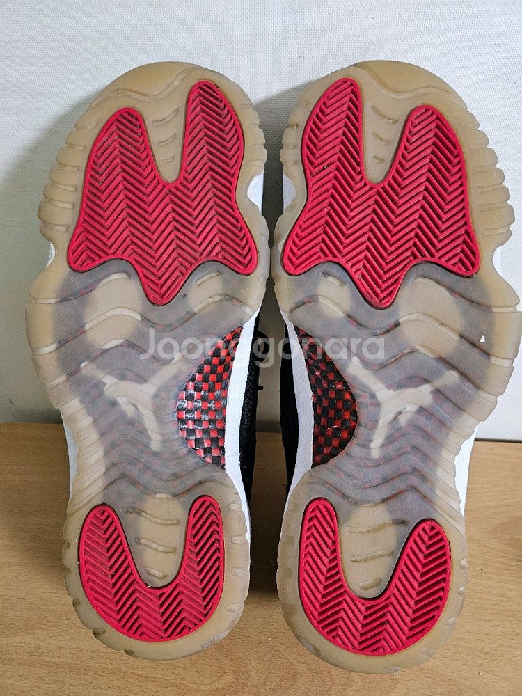 조던 11 로우 IE 브레드 270사이즈 농구화(택포)--8