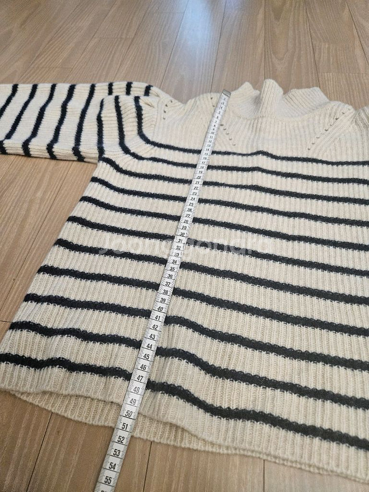 (새상품) 지컷 스트라이프 니트 스웨터--5