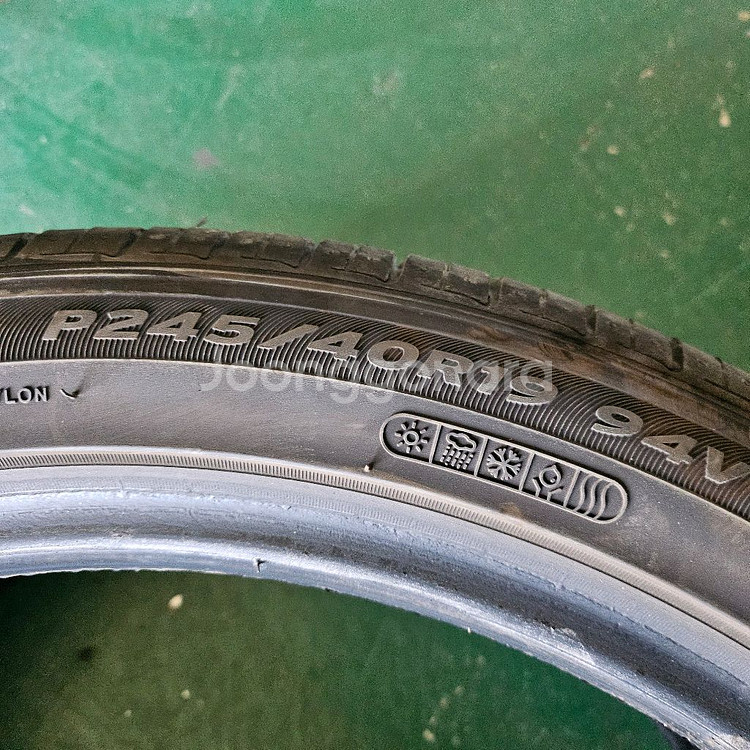 245 40 19 중고타이어 팝니다--1