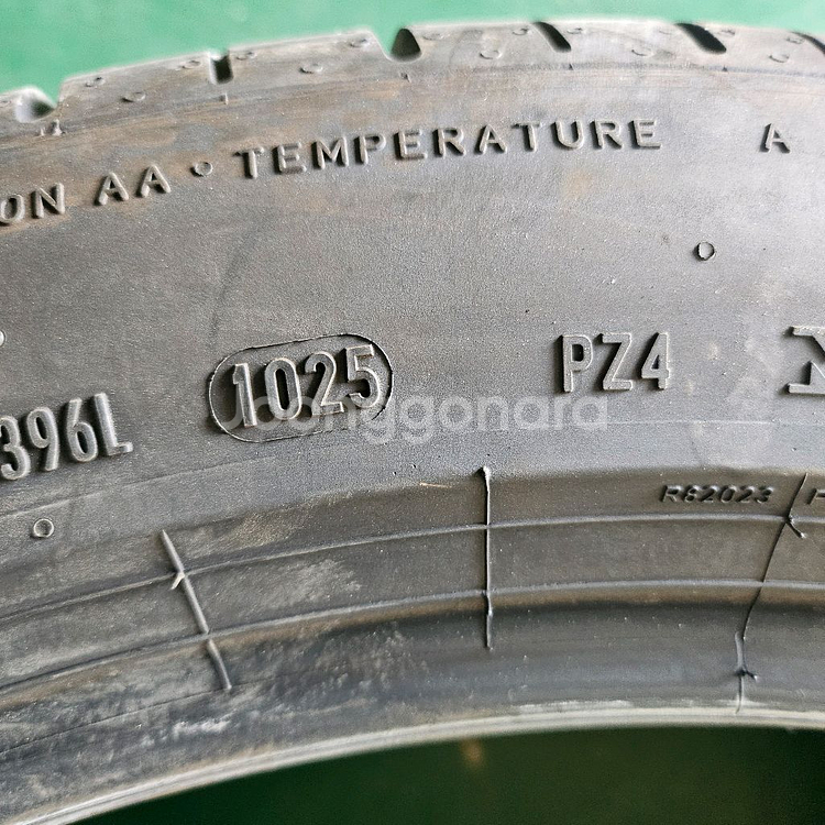 245 45 19 피제로 임판급 중고 팝니다--3