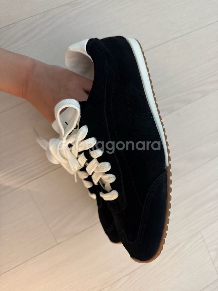 Alo 스니커즈 240 (230-235추천)--2