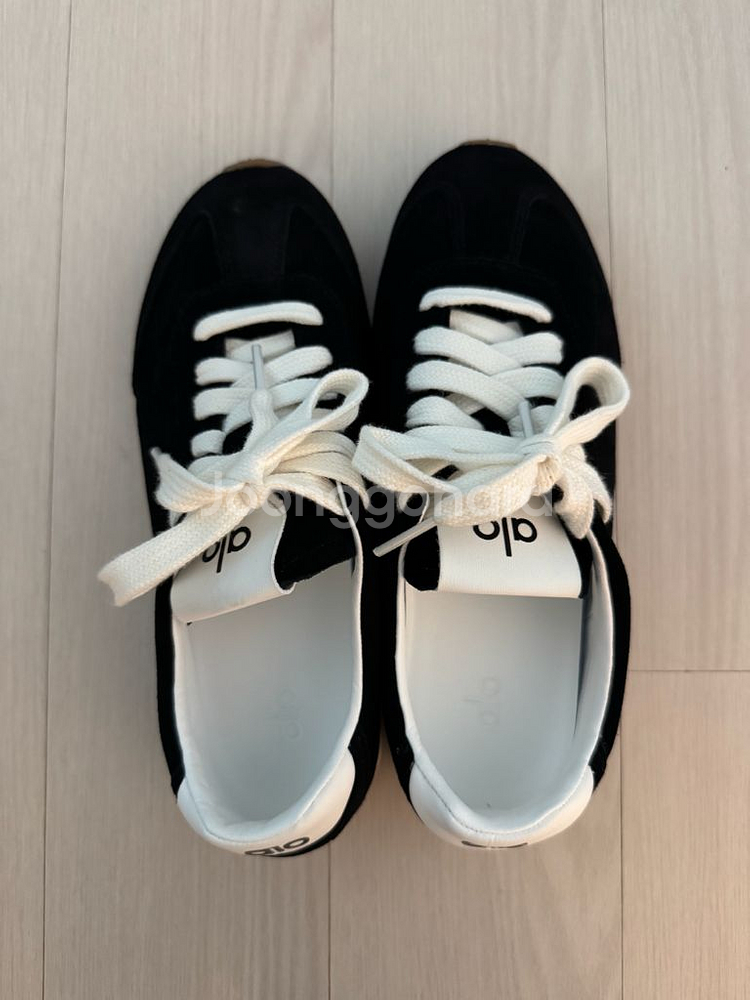 Alo 스니커즈 240 (230-235추천)--0