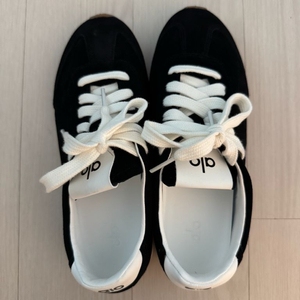 Alo 스니커즈 240 (230-235추천)