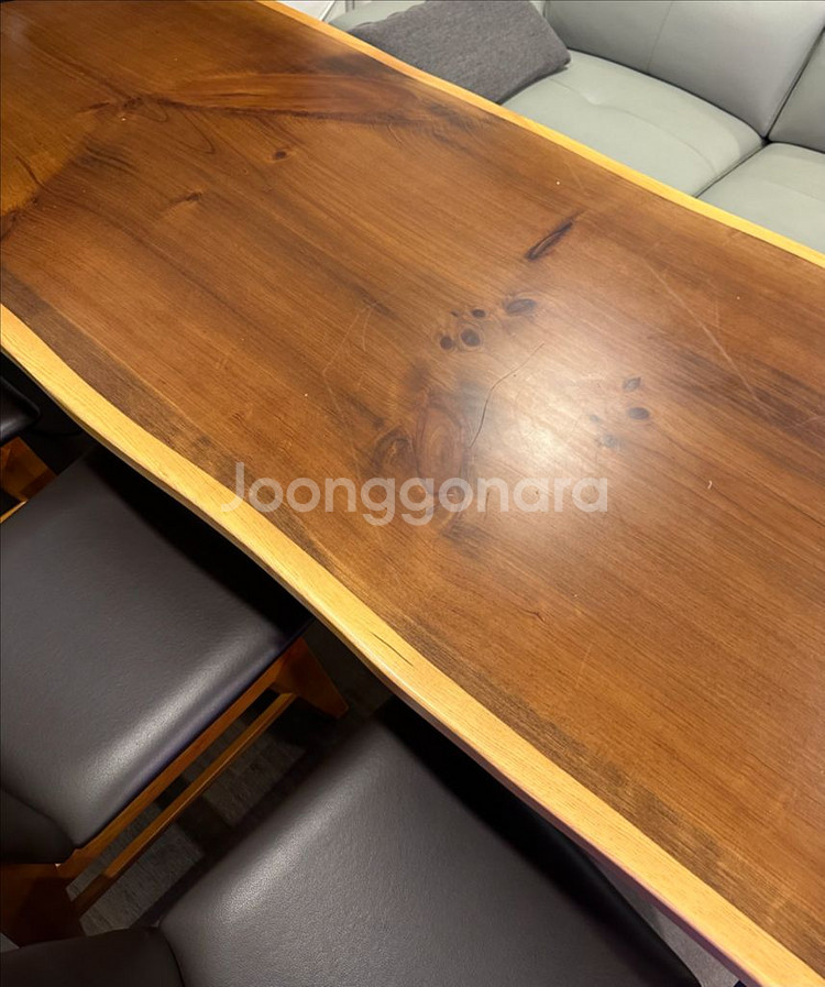 원목 테이블과 의자--1