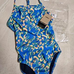 나이키 스우시다이브 레이서백 로우30