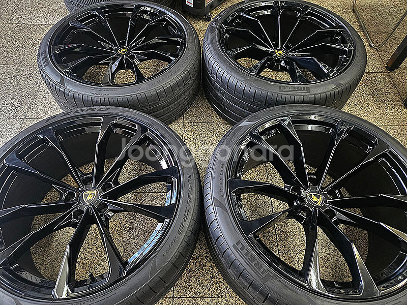 람보르기니 우르스 순정 정품 23인치 휠타이어 셋트--1