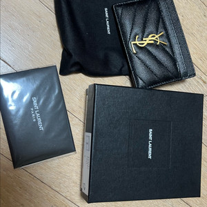 입생로랑 카드지갑 카드슬롯