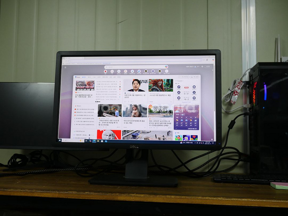 델 23인치 울트라샤프 피벗 모니터 U2312HMt--1