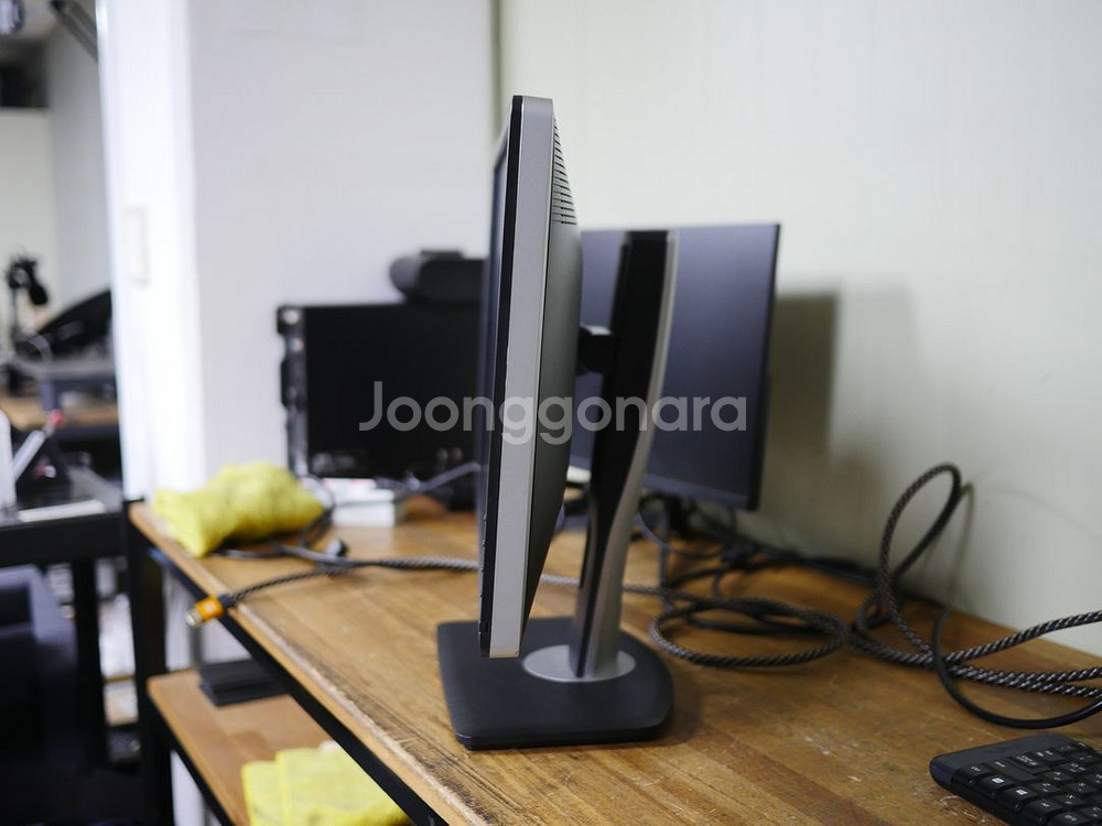 델 23인치 울트라샤프 피벗 모니터 U2312HMt--3