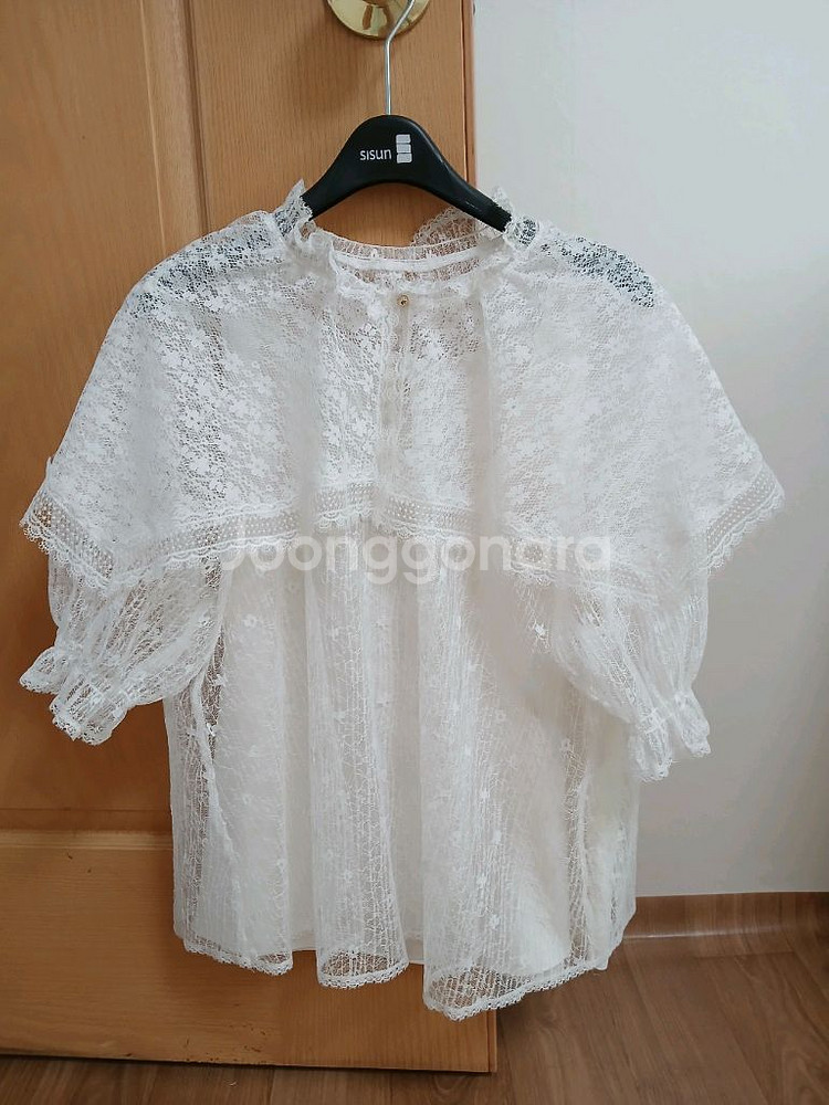 레이스 프릴넥 하프 블라우스--0