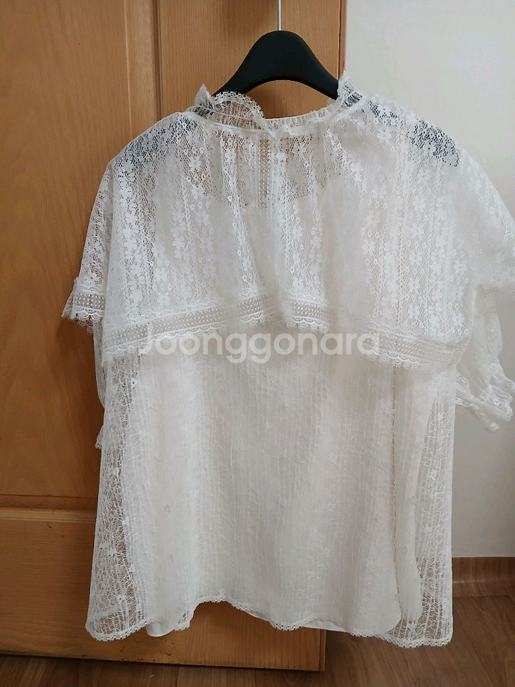 레이스 프릴넥 하프 블라우스--1