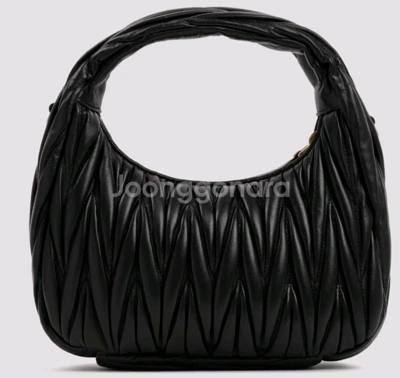 정품) 미우미우 퀼티드 가죽 숄더백. 가방 !!--2