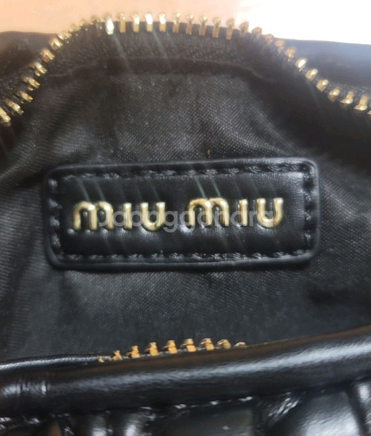 정품) 미우미우 퀼티드 가죽 숄더백. 가방 !!--8