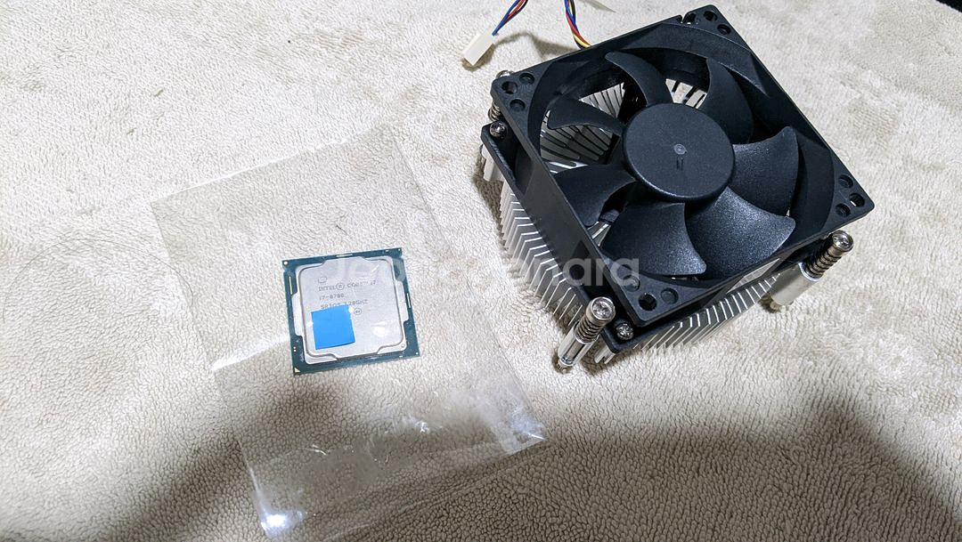 인텔 i7-8700 CPU와 CPU 쿨러 팝니다.--0
