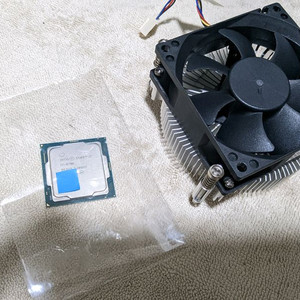 인텔 i7-8700 CPU와 CPU 쿨러 팝니다.