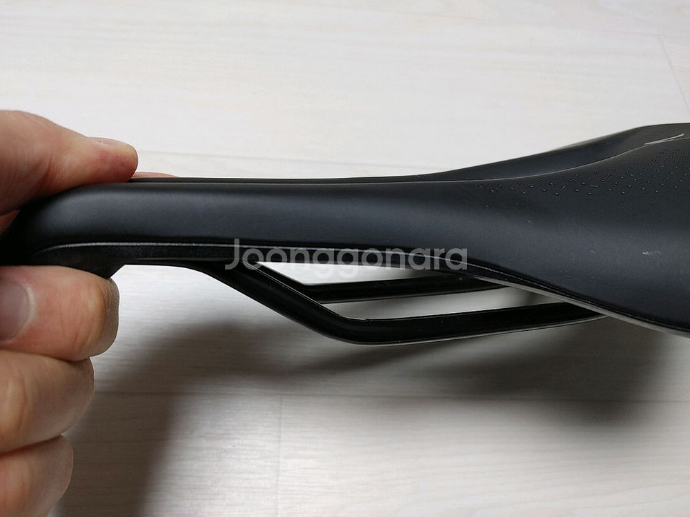 스페셜라이즈드 파워 콤프 안장 143미리 검정레일 팝니--5