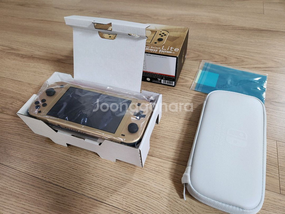 닌텐도 스위치 라이트 하이랄 에디션--3