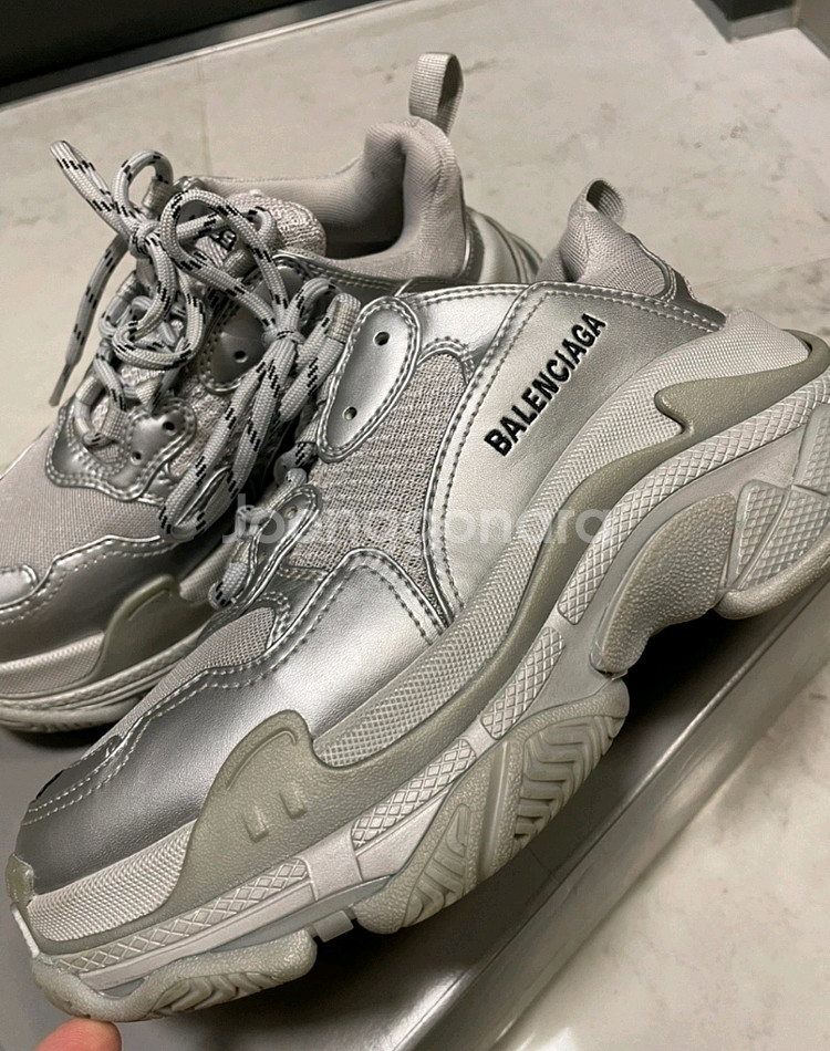 발렌시아가 트리플S 스니커즈--2