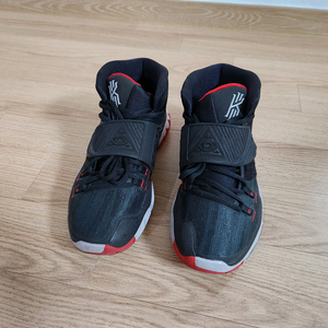 나이키 카이리6 농구화 블랙 레드