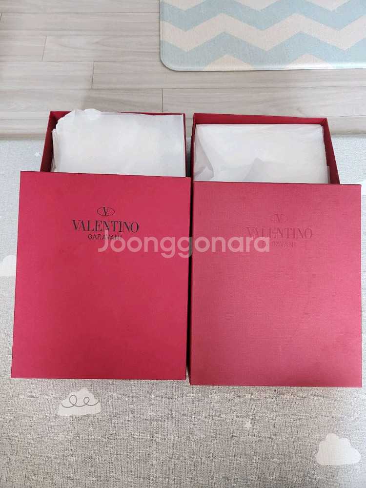 발렌티노 정품박스 2개. 개당 15000원 착불--0