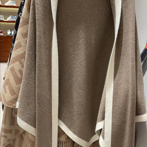 로로피아나 삼각숄