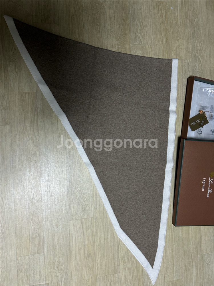 로로피아나 삼각숄--3