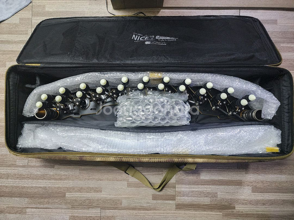 동일 크리스탈 받침틀2 11단(골드) 팝니다--1