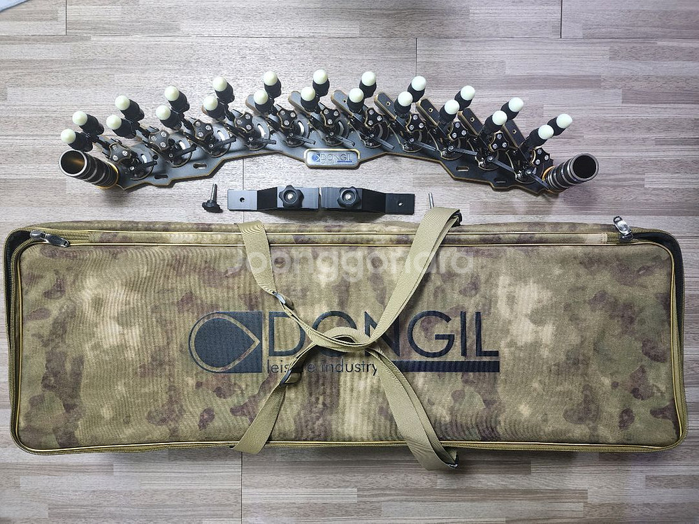 동일 크리스탈 받침틀2 11단(골드) 팝니다--0