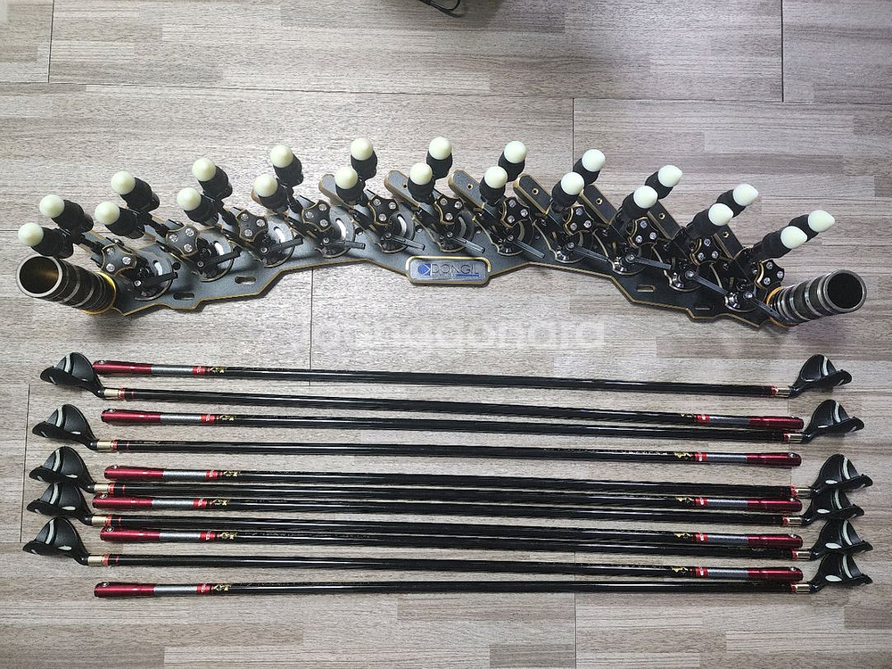 동일 크리스탈 받침틀2 11단(골드) 팝니다--3