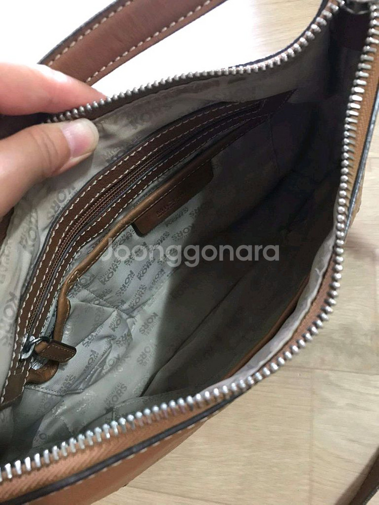 마이클코어스 소가죽 가방--2