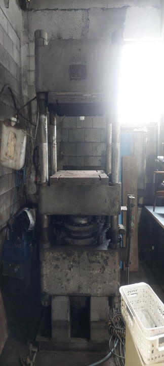 유압프레스 고무유압프레스 이미지