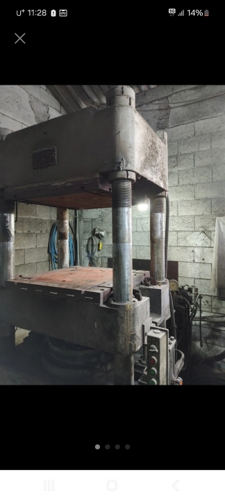 유압프레스 고무유압프레스 이미지