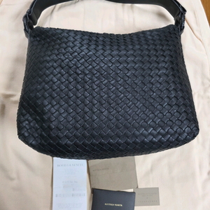 보테가 베네타 인트레치 피라미드백