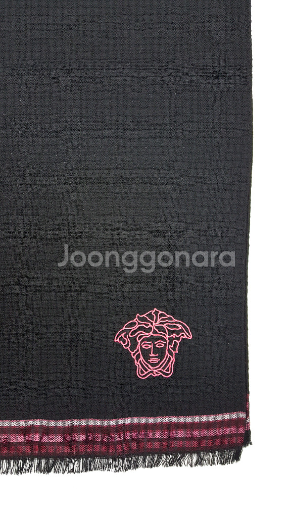 지아니베르사체 메두사 로고 검정/빨강 울 스카프--2