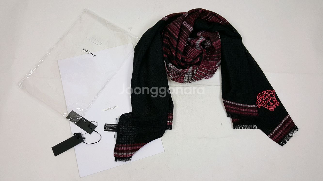 지아니베르사체 메두사 로고 검정/빨강 울 스카프--6