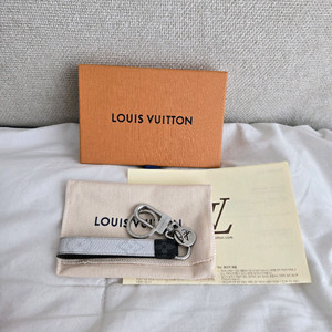 루이비통 드래곤느 키홀더 키링