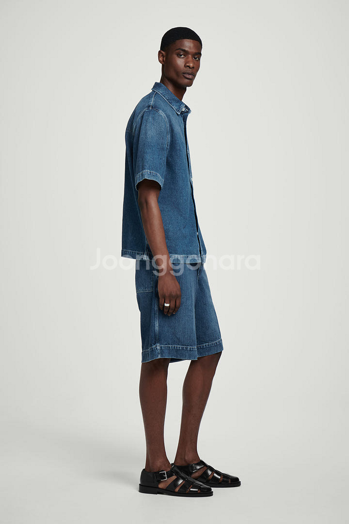 [새제품] COS 라이트웨이트 쇼트 슬리브 데님 셔츠 XL--1