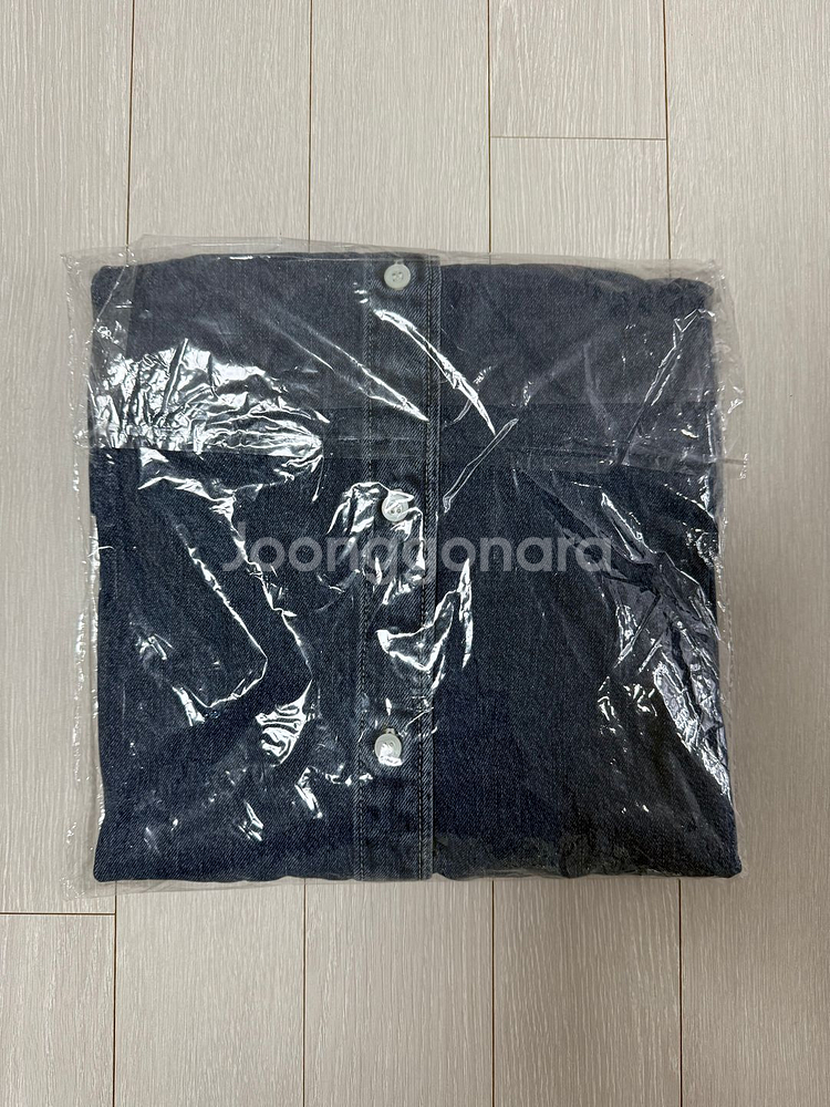 [새제품] COS 라이트웨이트 쇼트 슬리브 데님 셔츠 XL--9